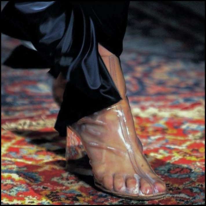 Ավելի լավ է չնայել։ Կոշիկի լուսանկար, որը կգնահատեն միայն իսկական մոդայիկները