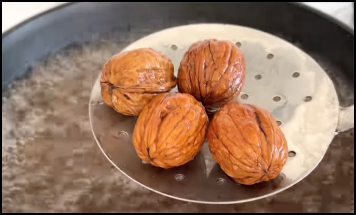 Պատմում եմ, թե ինչու եմ հունական ընկույզները գցում եռման ջրի մեջ