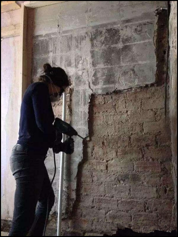 Կինը լքված հասարակական զուգարանը վերածեց շքեղ տան