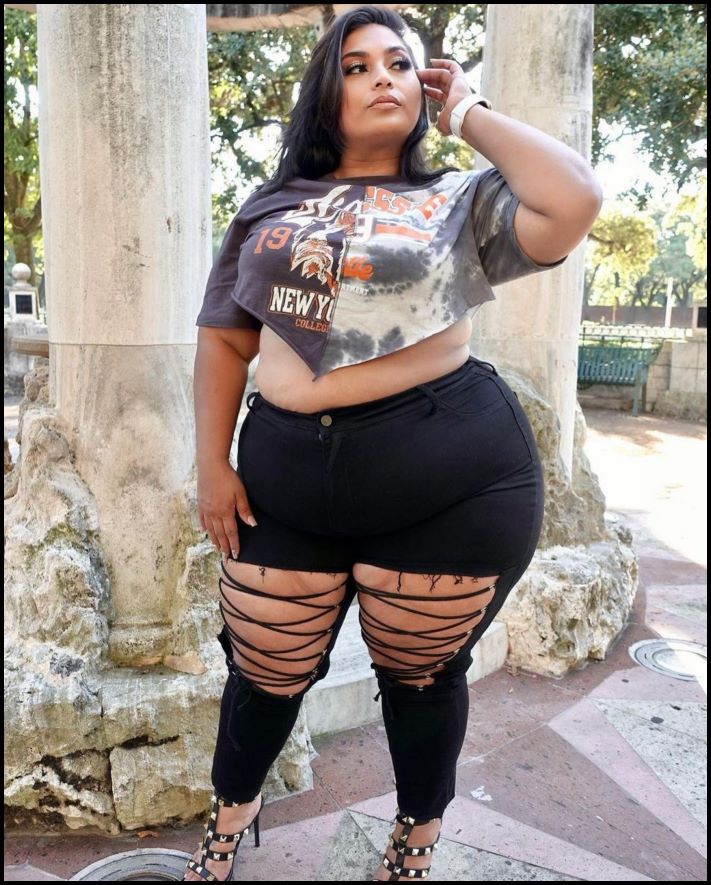 Մեկ ավելորդ շարժում, և գաղտնիքն ակնհայտ կդառնա։ 10 աղջիկ այնպիսի հանդերձանքով, որոնցից աչքդ չես կտրի