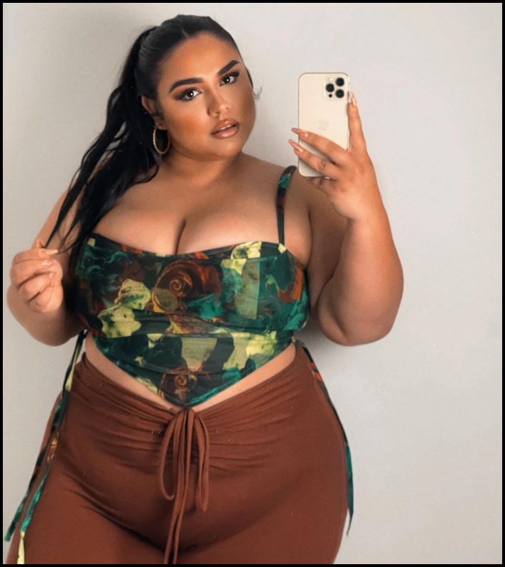 Ինչպես է հագնվում այն աղջիկը, ով ճանաչվել է աշխարհի ամենագեղեցիկ գեր կինը