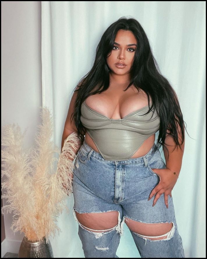 Ինչպես է հագնվում այն աղջիկը, ով ճանաչվել է աշխարհի ամենագեղեցիկ գեր կինը