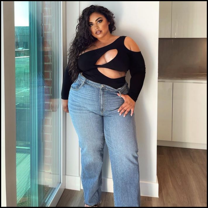 Ինչպես է հագնվում այն աղջիկը, ով ճանաչվել է աշխարհի ամենագեղեցիկ գեր կինը