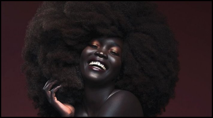 Գիշերվա թագուհին։ Հազվագյուտ մաշկի գույն ունեցող աֆրիկուհին հայտնի մոդել է դարձել
