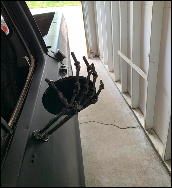 17 մեքենաների սեփականատերեր, ովքեր կարծես մրցակցում են միմյանց հետ, թե ով ավելի շատ կզարմացնի ավտոմեխանիկին