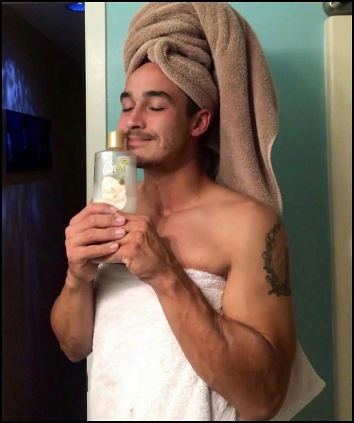 17 տղաներ, ովքեր որոշեցին մի փոքր նմանակում անել աղջիկներին՝ ցույց տալու համար, թե որքան ծիծաղելի են նրանք երբեմն կողքից