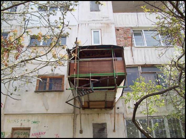 12 պատշգամբ, որտեղ տարօրինակ բան է կատարվում