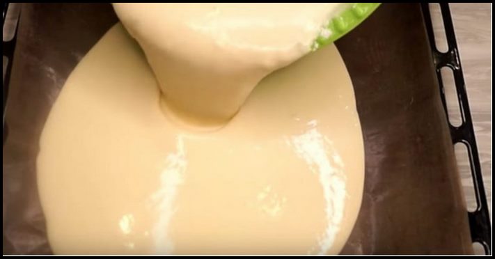 Ծույլ նրբաբլիթներ կաթով։ Ամեն ինչ խառնում ենք և դնում վառարանը