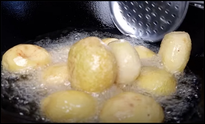 Խորովածի համար սովորական կաթսա ենք վերցնում և հիմա պետք չէ դուրս գնալ, ծխով միս ենք տապակում հենց բնակարանում