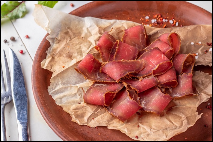 Ինչպես չորացնել միսը սովորական խոհանոցում. ապացուցված մեթոդ