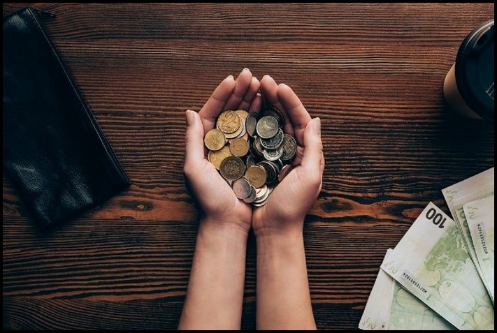 Ապահոված ընկերուհիս ինձ խորհուրդ տվեց մի բան պահել ձախ գրպանումս, փողը հոսեց գետի պես