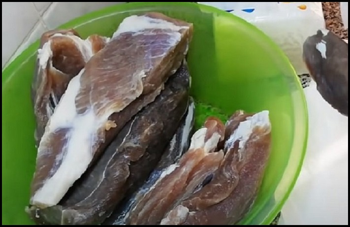 Ինչպես չորացնել միսը սովորական խոհանոցում. ապացուցված մեթոդ