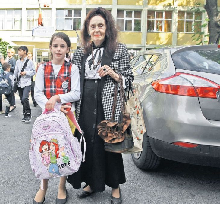 👶 2005 թվականին նա ծննդաբերեց իր համար՝ լինելով 66 տարեկան։ Ինչպիսի՞ն են նրանք այսօր և ինչպես է դասավորվում նրանց կյանքը