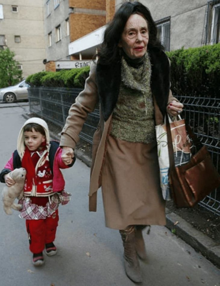 👶 2005 թվականին նա ծննդաբերեց իր համար՝ լինելով 66 տարեկան։ Ինչպիսի՞ն են նրանք այսօր և ինչպես է դասավորվում նրանց կյանքը