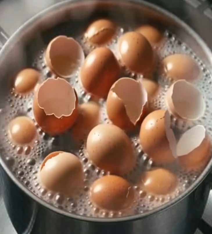 Բավական է դեն նետել դրանք. Խաշեք ձվի կճեպները և բացահայտեք դրանց զարմանալի կիրառությունները 🥚✨