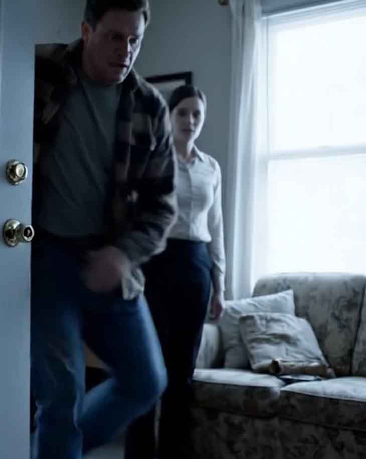 «Տուն շուտ վերադարձա ու 12-ամյա դստերս գտա հատակին. ձեռքերը ճաքճքել ու արնահոսում էին։ 💔 Խորթ մայրը ժպտաց ու ասաց. "Ուղղակի դրամա է սարքում"։ 😡 Դա վերջին սուտն էր, որ նա ասաց ինձ։ Ես գաղափար էլ չունեի, որ իմ կառուցած «կատարյալ» տունը բանտ է եղել... մինչև ես ինքս 911 զանգեցի։ 🚓