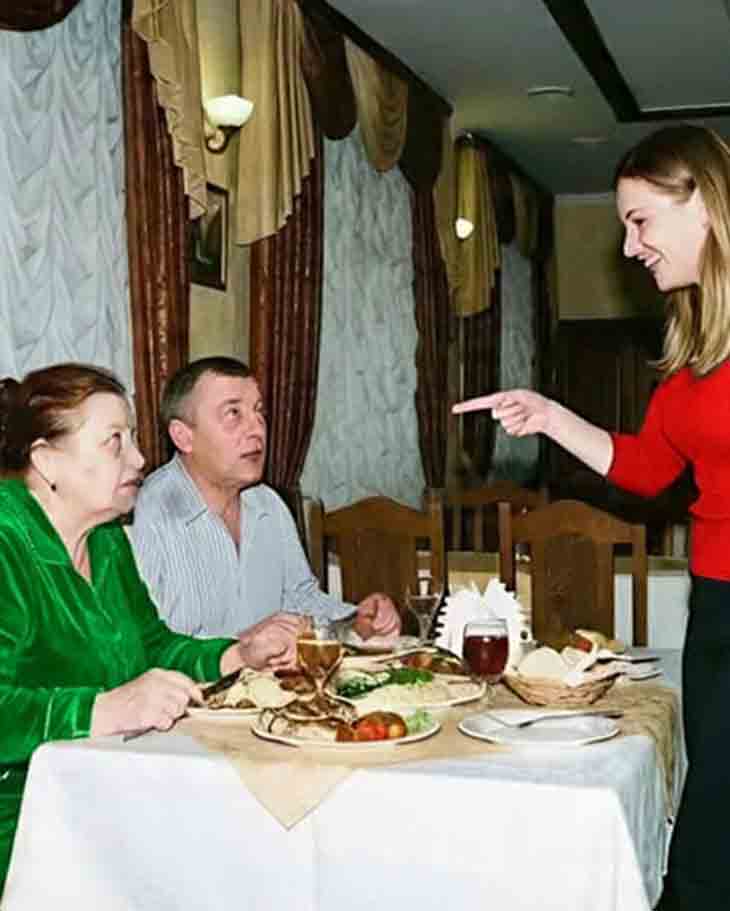 😱 Հարսի պաշտոնի բարձրացման երեկույթին սկեսուրը բարձրացրեց բաժակը և անսպասելիորեն հայտարարեց. «Խմենք հարսիս կենացը, ով այս պաշտոնին հասավ կարճ փեշերի և գիշերային ժողովների շնորհիվ»... Բայց սկեսուրը նույնիսկ չէր պատկերացնում, որ հարսը վաղուց գիտեր ամեն ինչ նրա անցյալի մասին 😱
