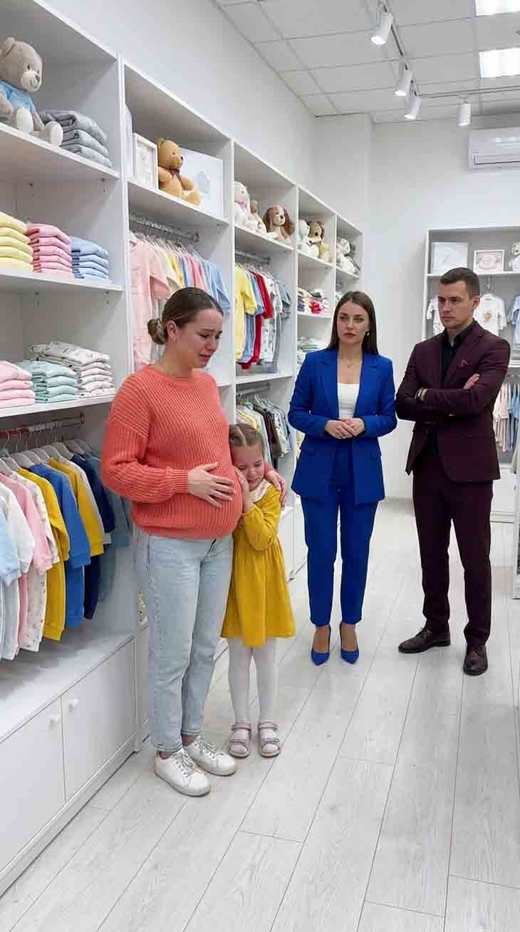 ՅՈԹ ԱՄՍԱԿԱՆ ՀՂԻ ԷԻ, ԵՐԲ ԽԱՆՈՒԹՈՒՄ ՏԵՍԱ ԱՄՈՒՍՆՈՒՍ ԻՐ ՍԻՐՈՒՀՈՒ ՀԵՏ... ՆՐԱՆՔ ԾԻԾԱՂՈՒՄ ԷԻՆ ԻՆՁ ՎՐԱ, ԲԱՅՑ ՀԱՅՐՍ...