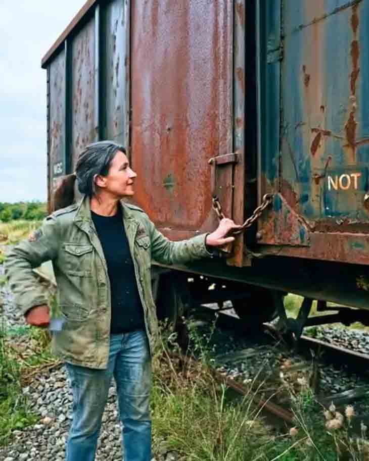 ԱՆՏՈՒՆ ՄԱՅՐԸ 8 ԴՈԼԱՐՈՎ ԳՆԵՑ ՓԱԿՎԱԾ ԳՆԱՑՔԻ ՎԱԳՈՆ &mdash; ԱՅՆ, ԻՆՉ ԿԱՐ ՆԵՐՍՈՒՄ, ԸՆԴՄԻՇՏ ՓՈԽԵՑ ՆՐԱ ԿՅԱՆՔԸ 😱🚂