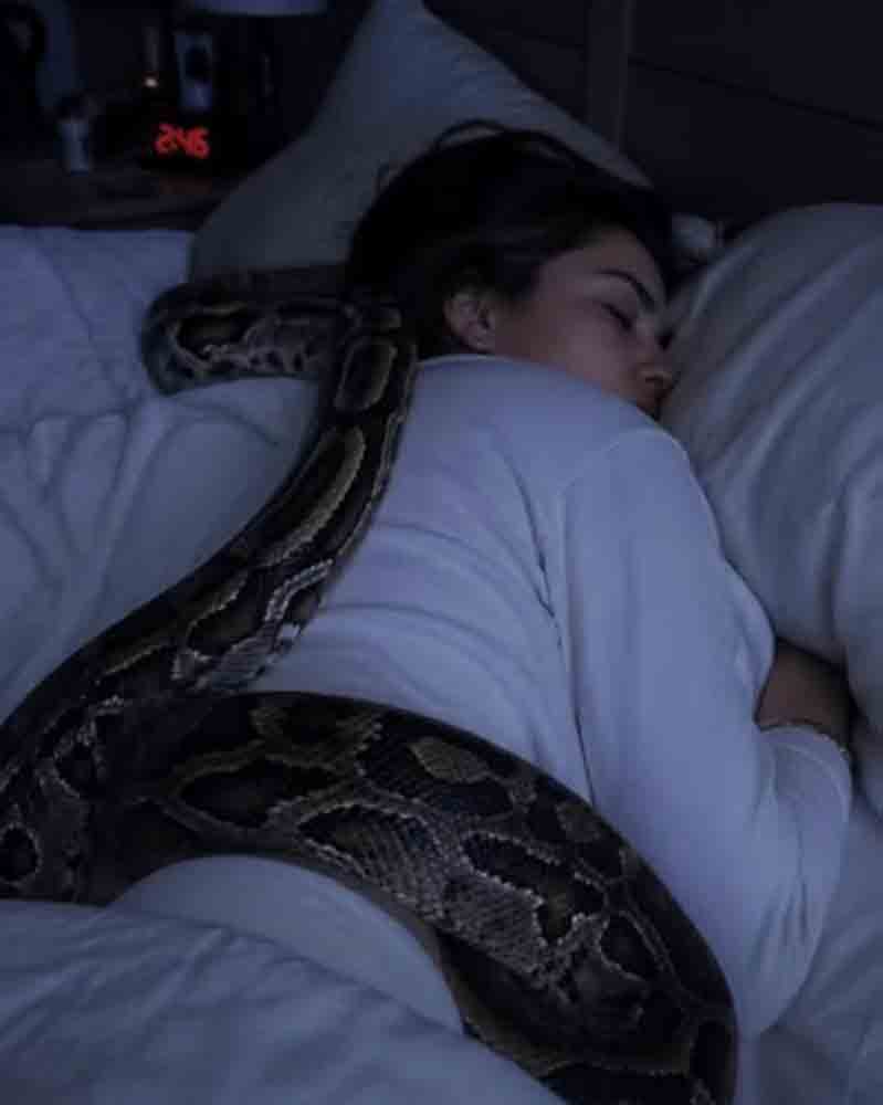 ԵՐԻՏԱՍԱՐԴ ԿԻՆՆ ԻՐ ՏԱՆԸ ՀՍԿԱՅԱԿԱՆ ՊԻԹՈՆ ԷՐ ՊԱՀՈՒՄ. ՄԻ ՕՐ ՕՁԸ ՍԿՍԵՑ ՏԱՐՕՐԻՆԱԿ ՊԱՀՎԵԼ ԵՎ ՀՐԱԺԱՐՎԵԼ ՍՆՆԴԻՑ, ԻՍԿ ՀԵՏՈ ԿԻՆԸ ՍԱՐՍԱՓԵԼԻ ԲԱՆ ԲԱՑԱՀԱՅՏԵՑ 😱😱